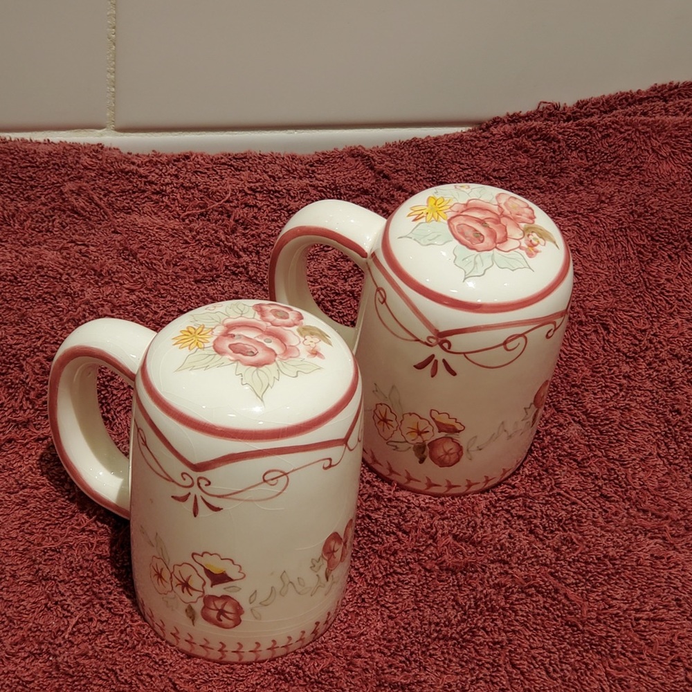 Vintage WAVERLY Garden Room Rose Pattern Shakers